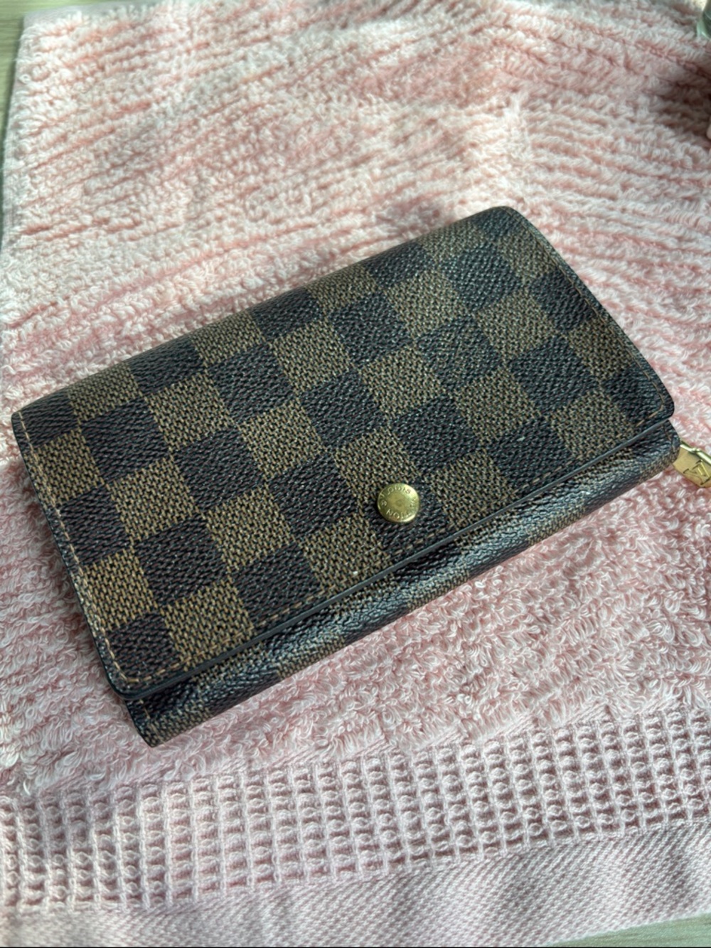 Louis Vuitton 2002 Damier Ebene Pattern Trésor Wallet